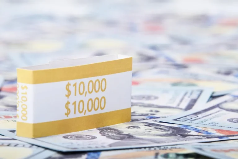 As Fintech Funding Falls to Seven-Year Low, Founders Debate Bootstrapping vs VC